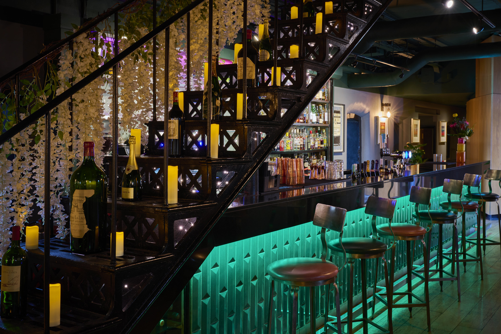 bar